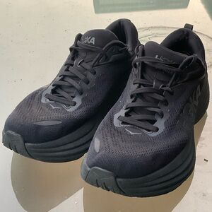 HOKA ONE ONE Bondi 8. Triple Black. In Very Good Condition. Men’s 11.